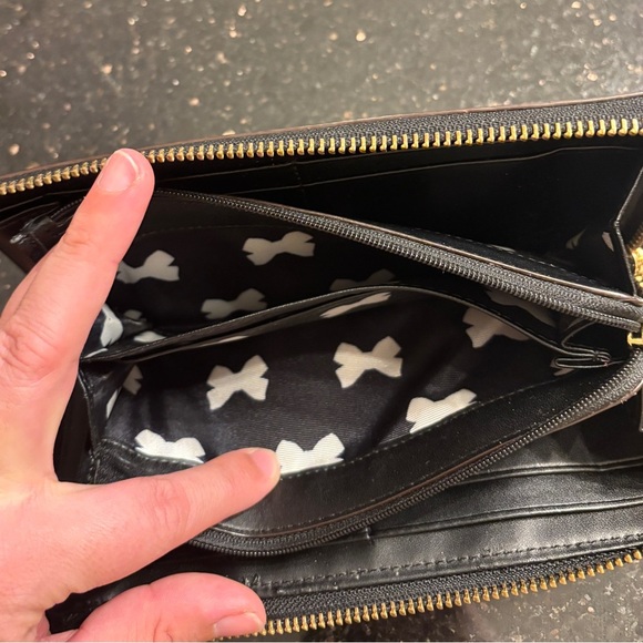 Kate Spade Black White Stripe Bow Patent Continental Wallet Wristlet - Picture 7 of 7